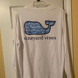 Vineyard vine t shirt